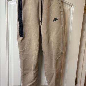 Nike Men's Beige tech gear Joggers and hoodie with Black Accents